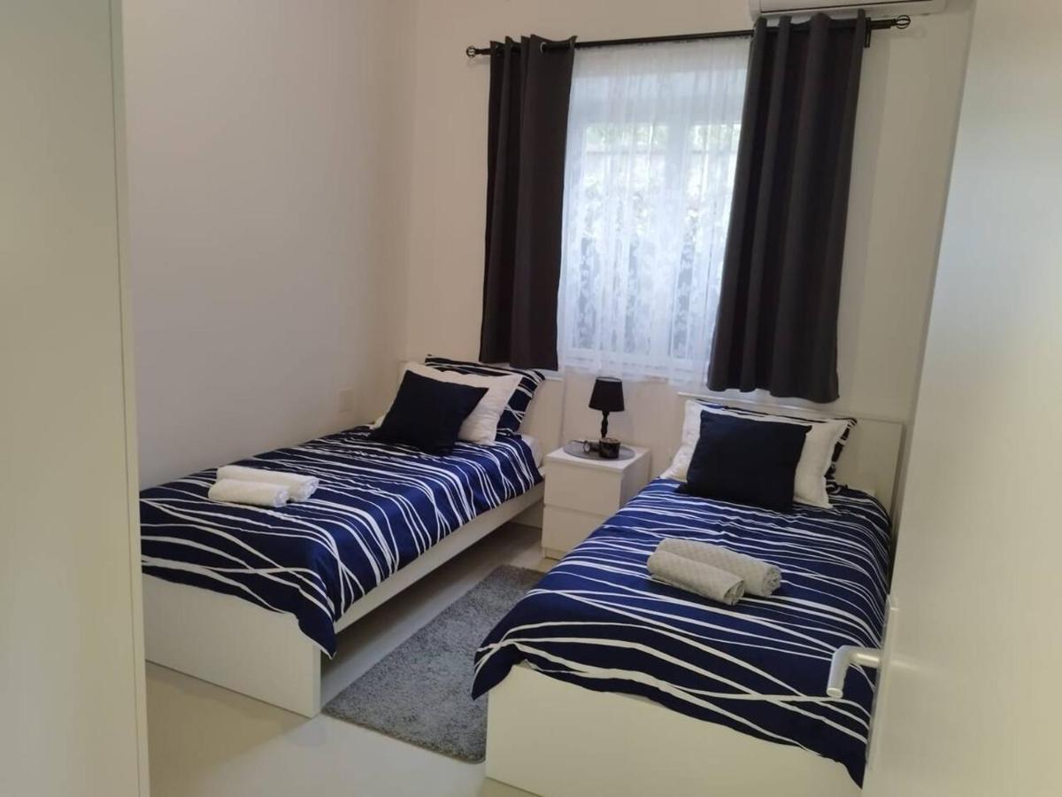 Luxury Apartment Lukas Orebic Bagian luar foto