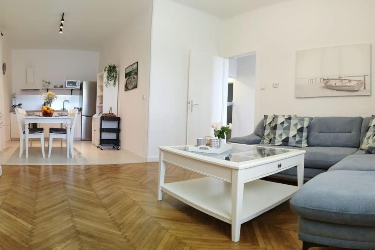 Luxury Apartment Lukas Orebic Bagian luar foto